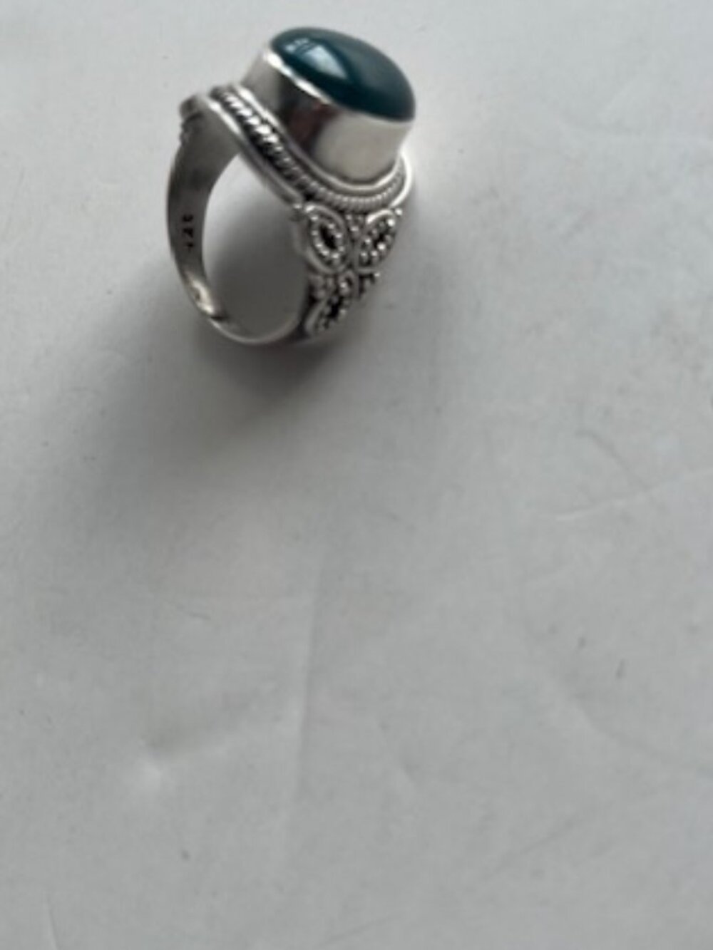 Unisex sterling silver ring with green agate stone.